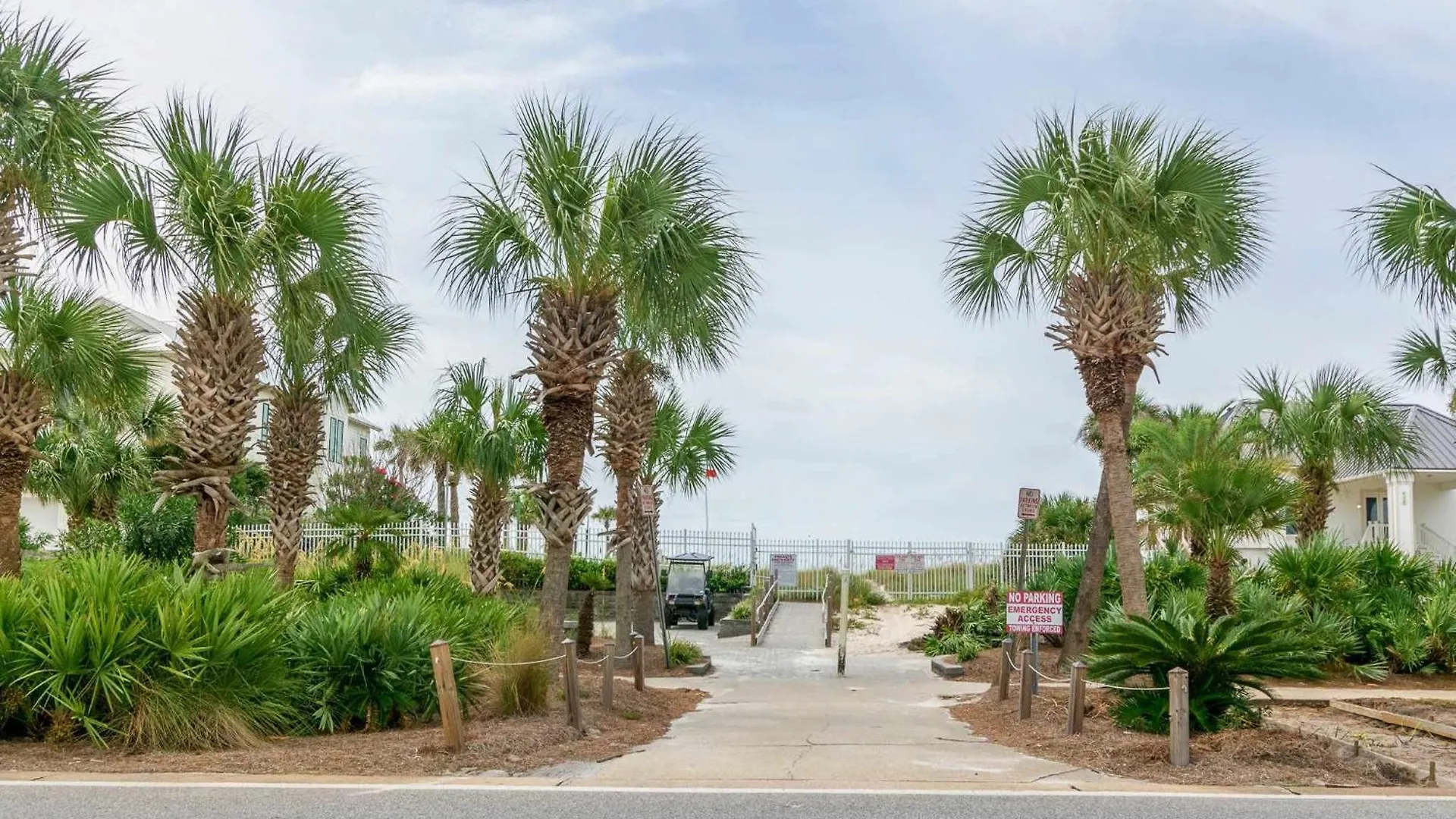 Dest-Zen Gated Beach Access Game Room Destin Holiday home