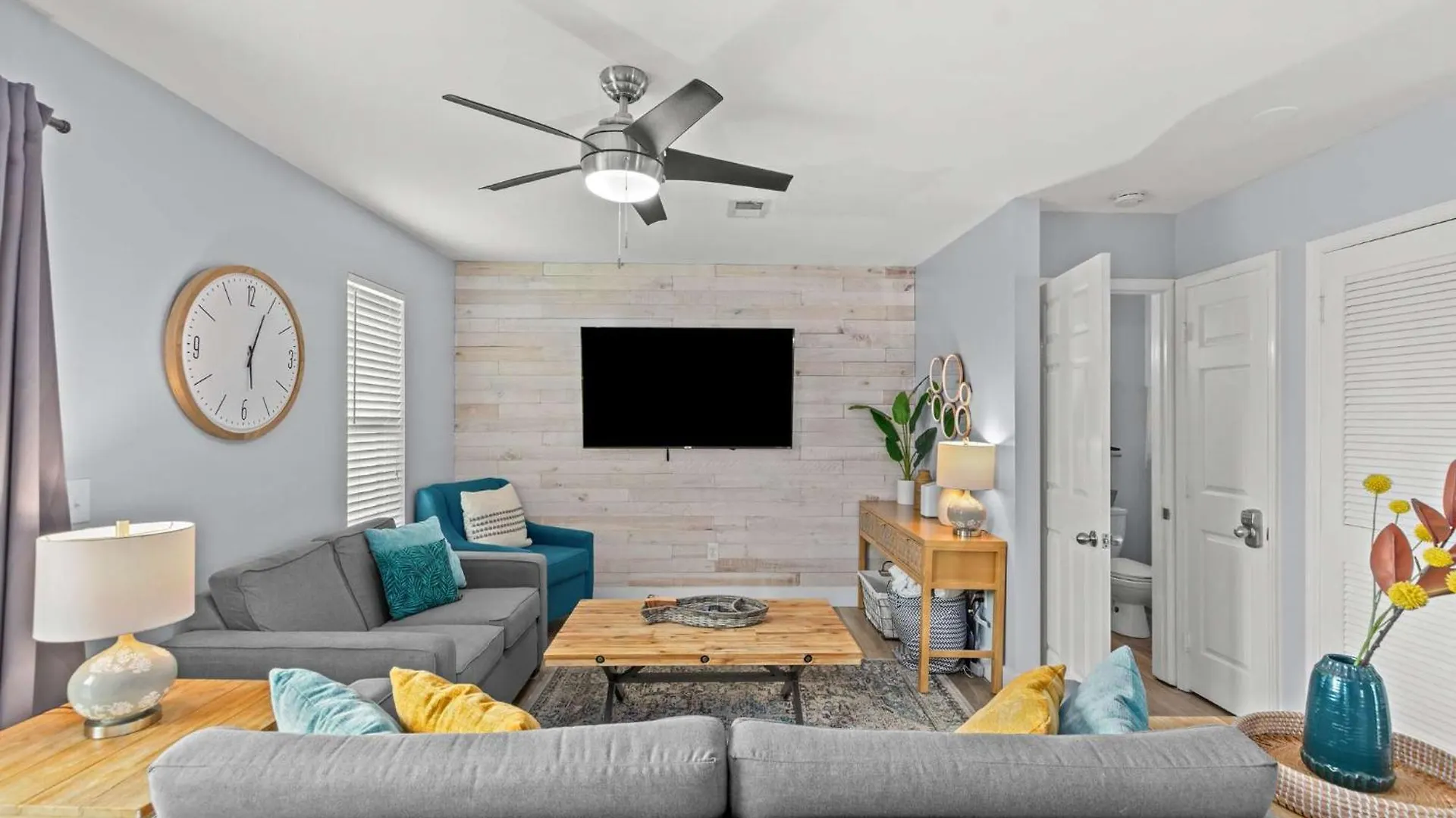 Dest-Zen Gated Beach Access Game Room Destin United States